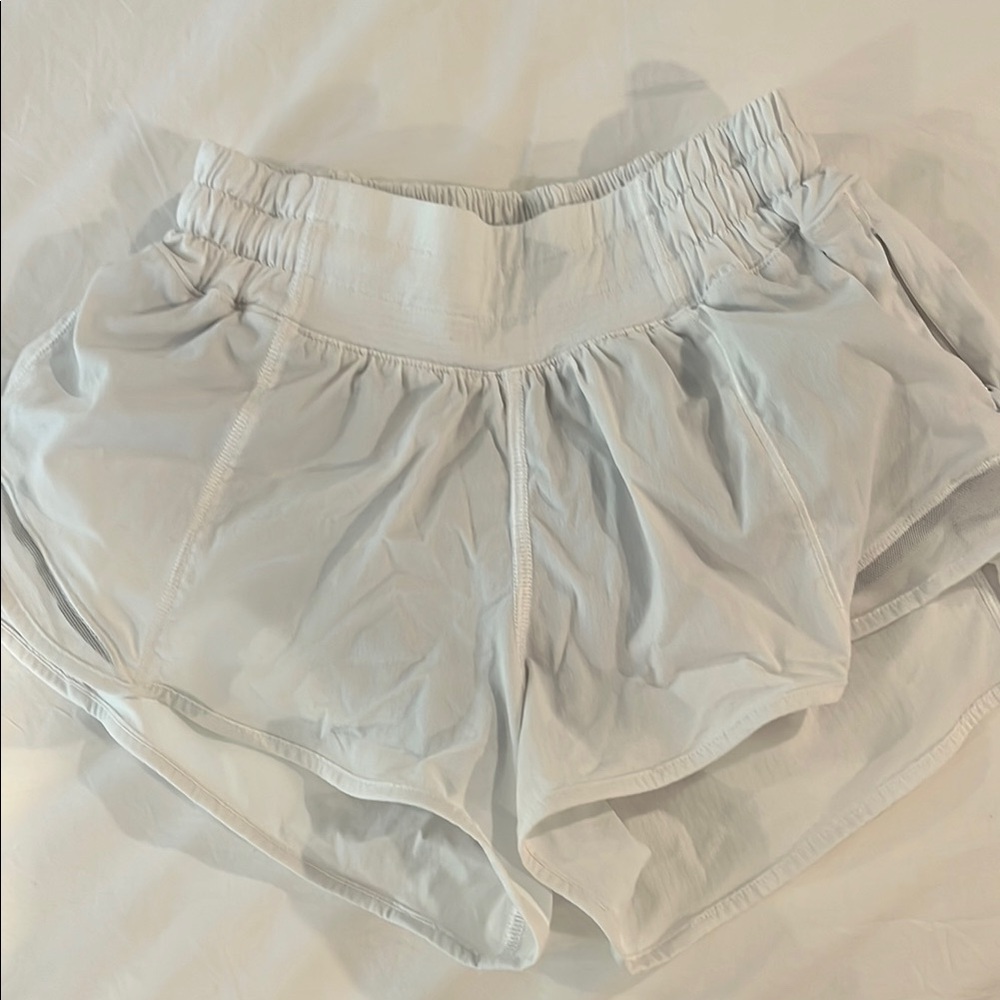 Lululemon Athletica White Hotty Hot 2.5 in Athletic Shorts